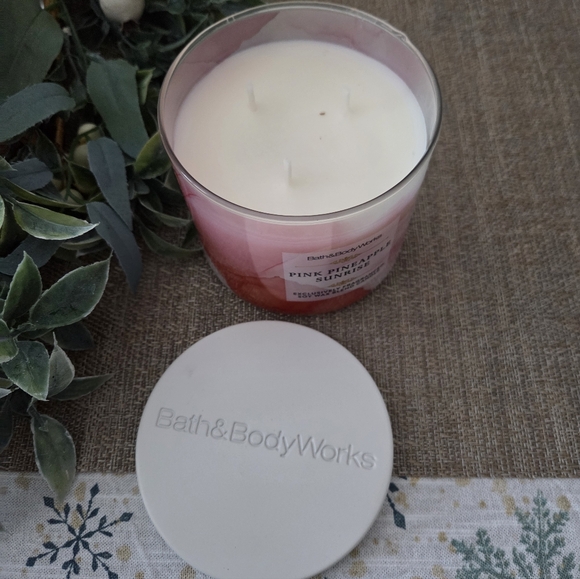 Bath & Body Works Pink Pineapple Sunrise Candle - White and Pink - Picture 2 of 4
